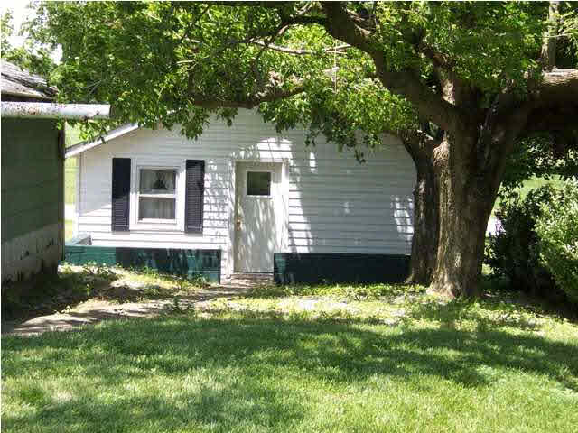 615 Elnora St, Odon, IN 47562 photo 1