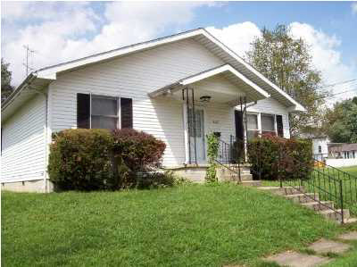 802 E Vantrees, Washington, IN 47501 photo 1