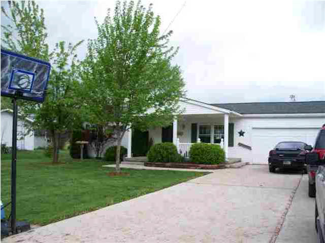 112 E Cooper St, Odon, IN 47562 photo 1