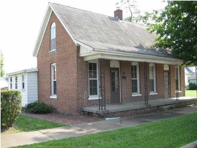 411 E 7th St, Jasper, IN 47546 photo 1