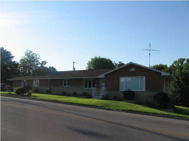 828 W 9th St, Jasper, IN 47546 photo 1