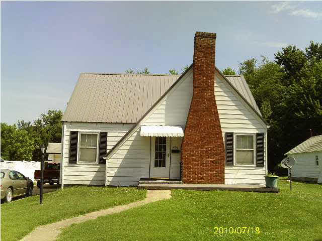 406 E Main St, Odon, IN 47562 photo 1