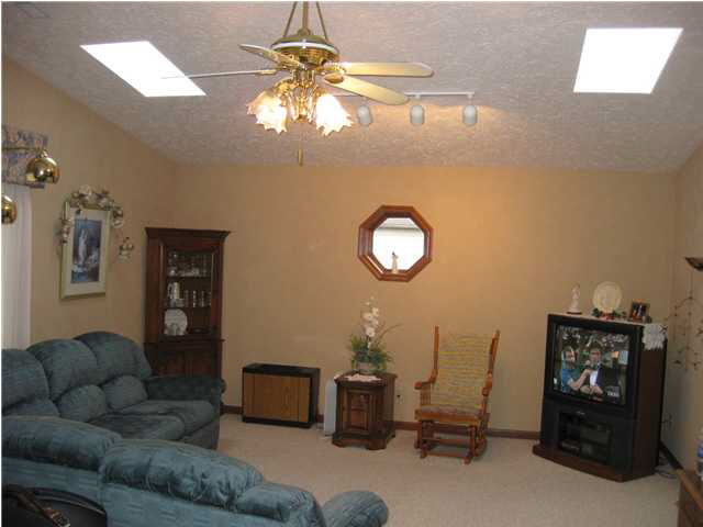 438 Redbud Ln, Jasper, IN 47546 photo 4