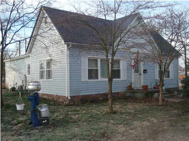 107 W Ulen St, Fort Branch, IN 47648 photo 1