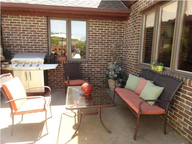 1609 Greenbrier Dr, Mount Vernon, IN 47620 photo 5