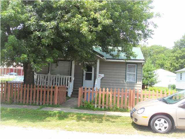 114 E Walnut St, Odon, IN 47562 photo 1