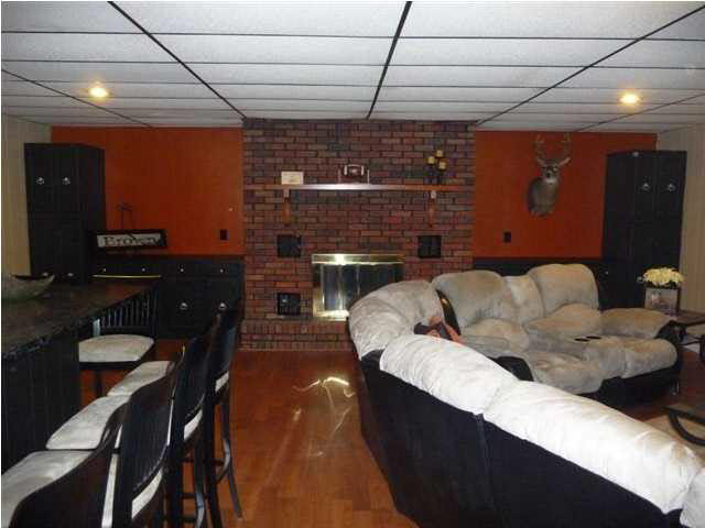 205 S Washington St, Huntingburg, IN 47542 photo 3