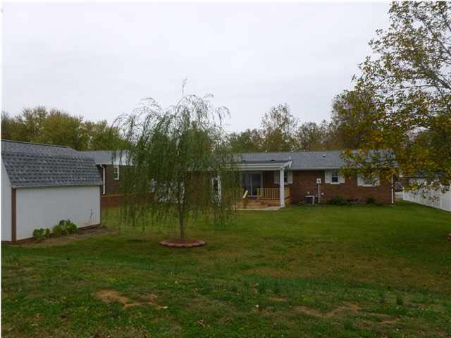 426 Les Dr, Chandler, IN 47610 photo 4