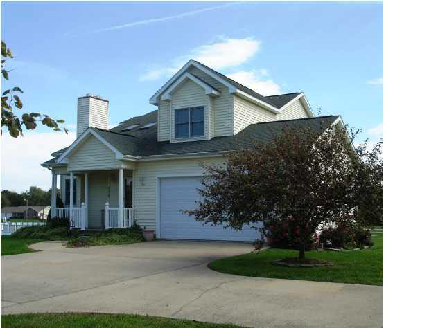 238 Byron St, Loogootee, IN 47553 photo 2