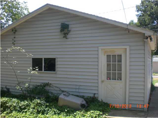 1802 Russell Ave, Evansville, IN 47720 photo 8