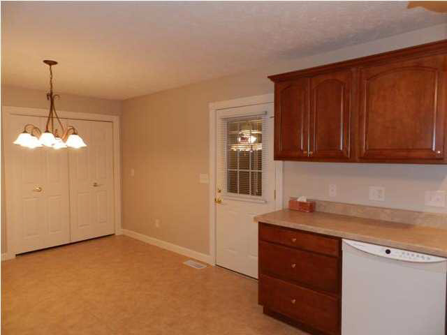 523 S Eighth Ave, Haubstadt, IN 47639 photo 5