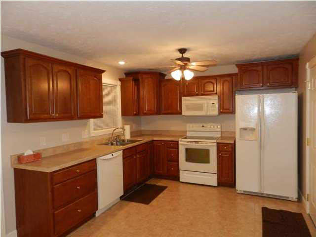 523 S Eighth Ave, Haubstadt, IN 47639 photo 4