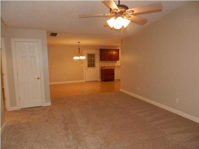 523 S Eighth Ave, Haubstadt, IN 47639 photo 2