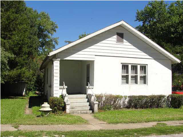 103 S Spring St, Patoka, IN 47666 photo 1