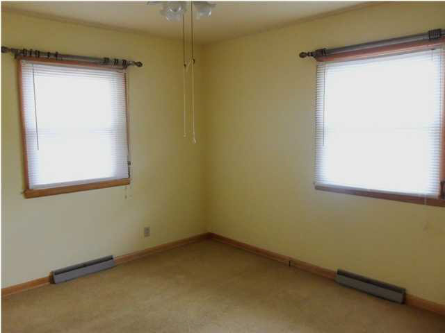 150 Marlatt St, Plainville, IN 47568 photo 5