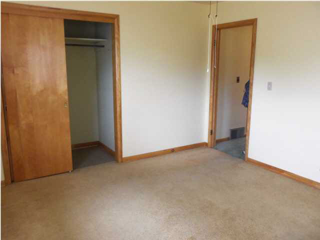 150 Marlatt St, Plainville, IN 47568 photo 4