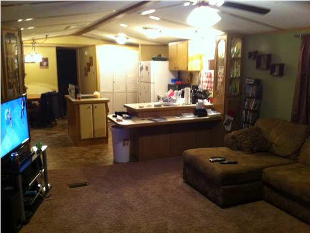 413 W Vine St, Patoka, IN 47666 photo 1