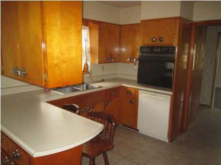 108 E North St, Petersburg, IN 47567 photo 2