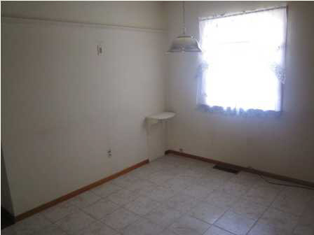108 E North St, Petersburg, IN 47567 photo 4