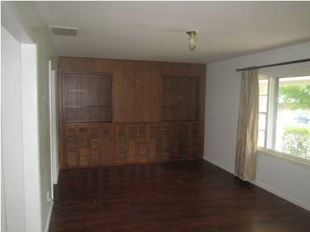 108 E North St, Petersburg, IN 47567 photo 8