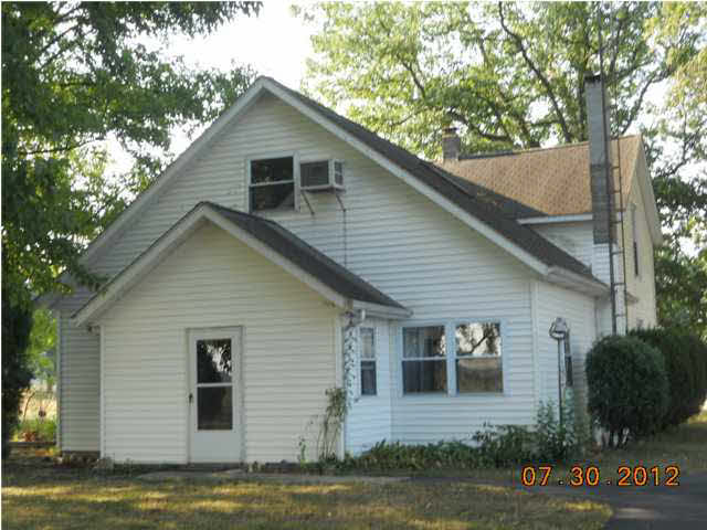 104 W 3rd St, Cannelburg, IN 47519 photo 2