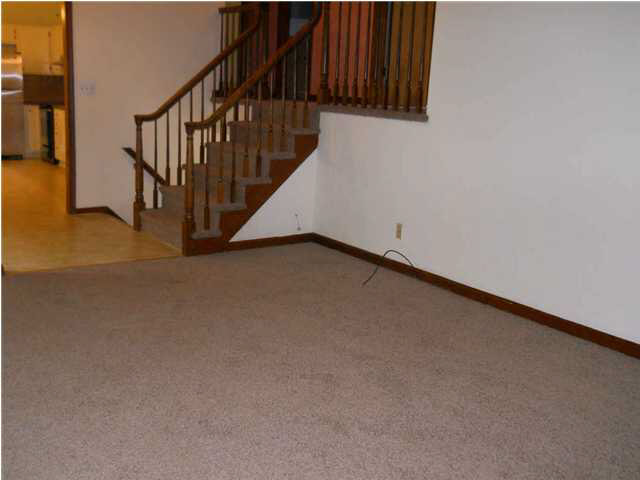 8055 Chestnut Dr, Newburgh, IN 47630 photo 2