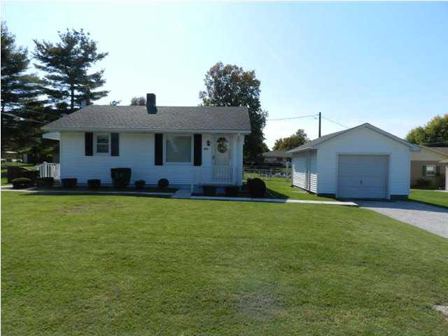 505 E Sinclair St, Fort Branch, IN 47648 photo 4