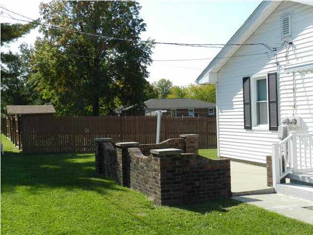 505 E Sinclair St, Fort Branch, IN 47648 photo 3