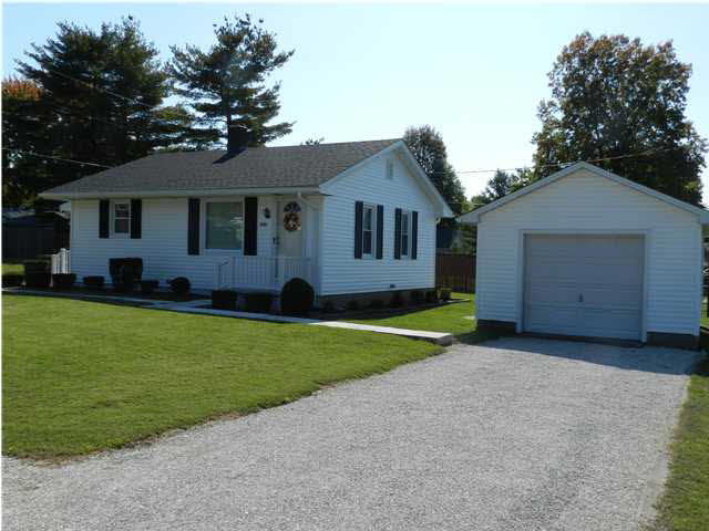 505 E Sinclair St, Fort Branch, IN 47648 photo 1