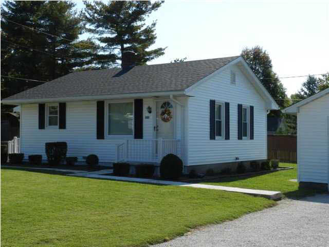505 E Sinclair St, Fort Branch, IN 47648 photo 2
