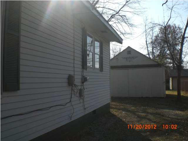 201 E Washington St, Chandler, IN 47610 photo 2