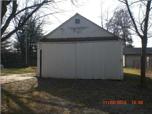 201 E Washington St, Chandler, IN 47610 photo 3