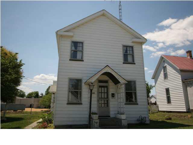704 N Jackson St, Huntingburg, IN 47542 photo 1