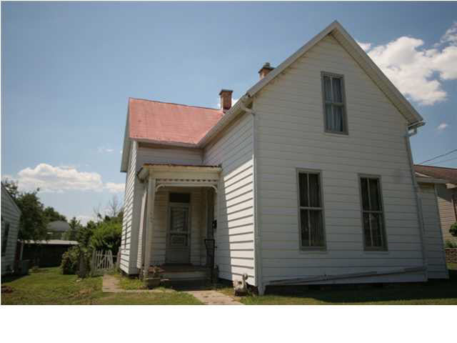 706 N Jackson St, Huntingburg, IN 47542 photo 1