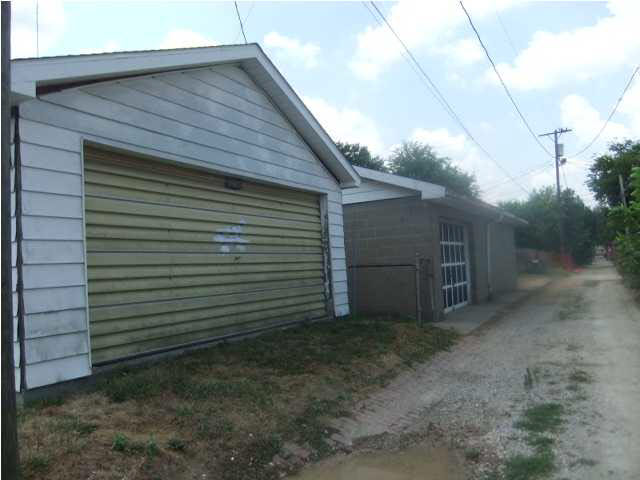 203 W Columbia St, Evansville, IN 47710 photo 7