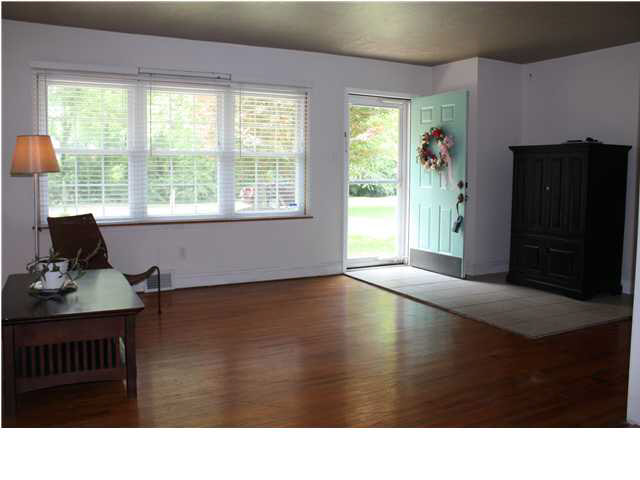 1 W Bujey Dr, Evansville, IN 47710 photo 4