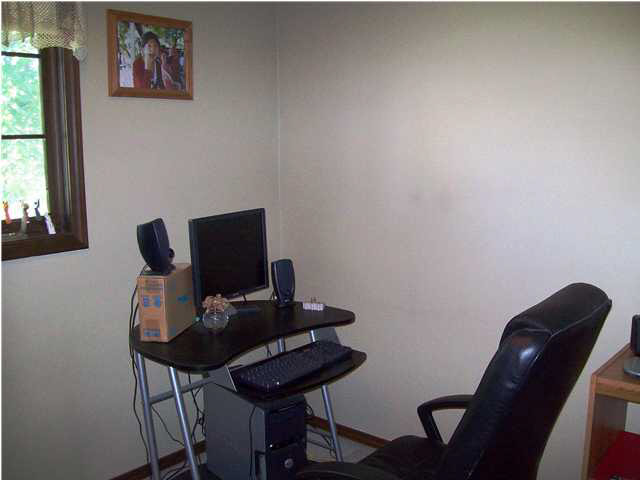 300 Hill Ct, Washington, IN 47501 photo 7