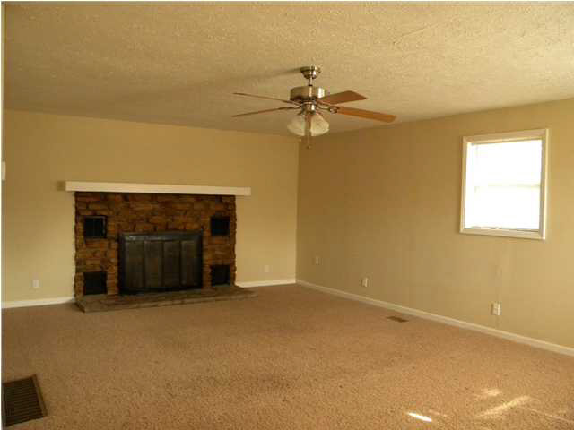 726 Outer Gray St, Newburgh, IN 47630 photo 2