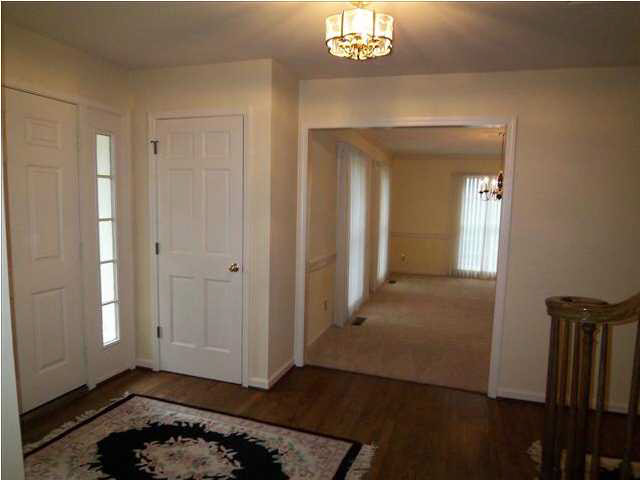 1225 Spring Creek Dr, Evansville, IN 47710 photo 2