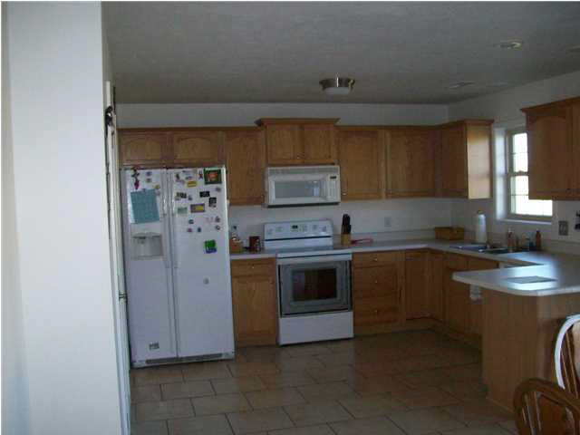 326 W Pinewood Ct, Huntingburg, IN 47542 photo 2