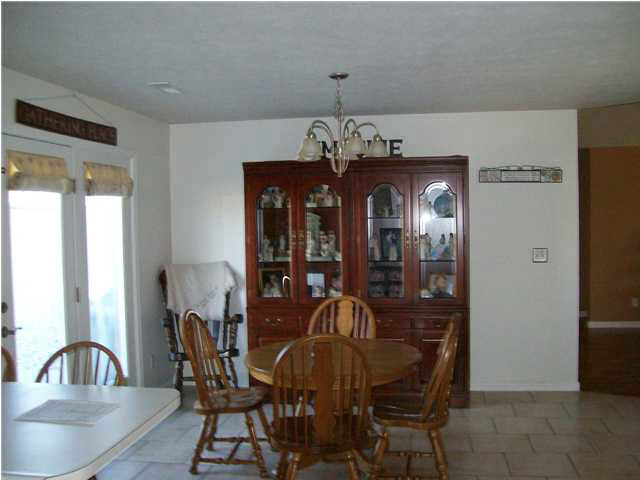 326 W Pinewood Ct, Huntingburg, IN 47542 photo 3