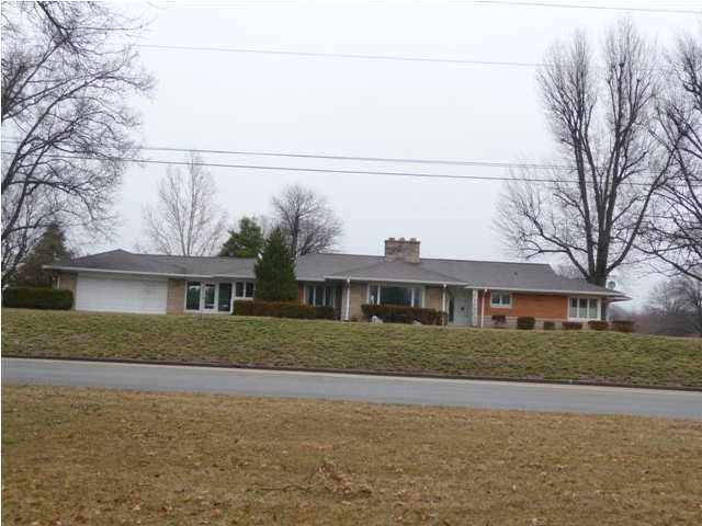 824 W 13th St, Jasper, IN 47546 photo 1