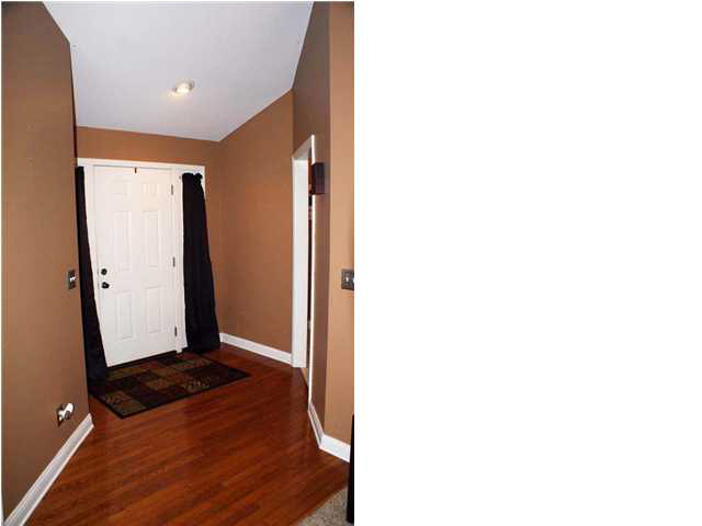 9202 Valley View Dr, Evansville, IN 47711 photo 2