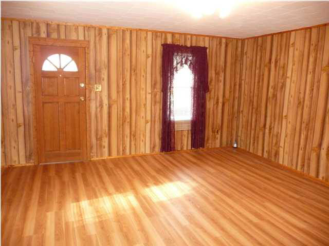 1824 S Bosse Ave, Evansville, IN 47712 photo 2