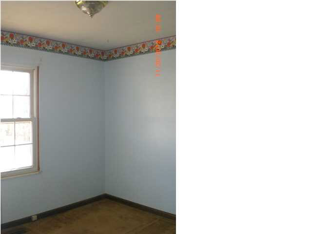 213 E Washington St, Chandler, IN 47610 photo 4