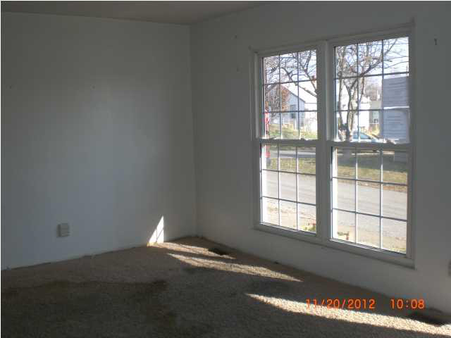 213 E Washington St, Chandler, IN 47610 photo 8