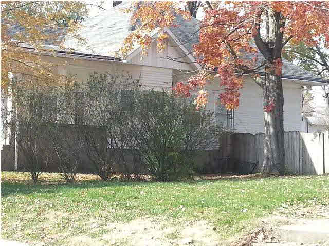 409 E Main St, Loogootee, IN 47553 photo 4