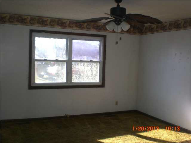 702 Ninth St, Grandview, IN 47615 photo 4