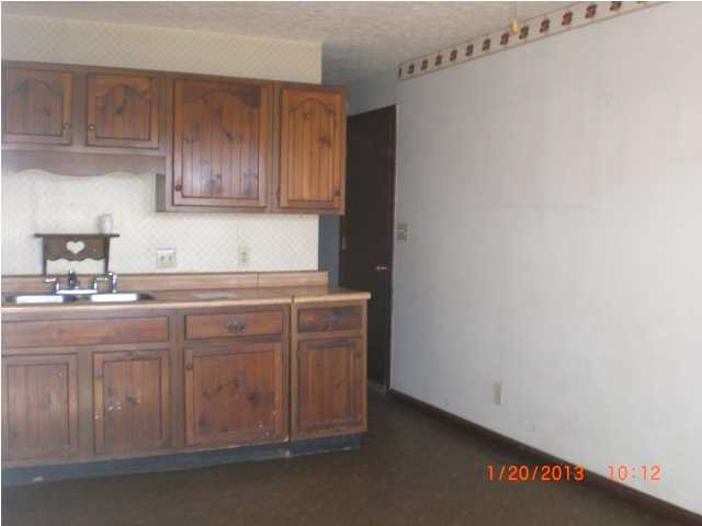 702 Ninth St, Grandview, IN 47615 photo 2