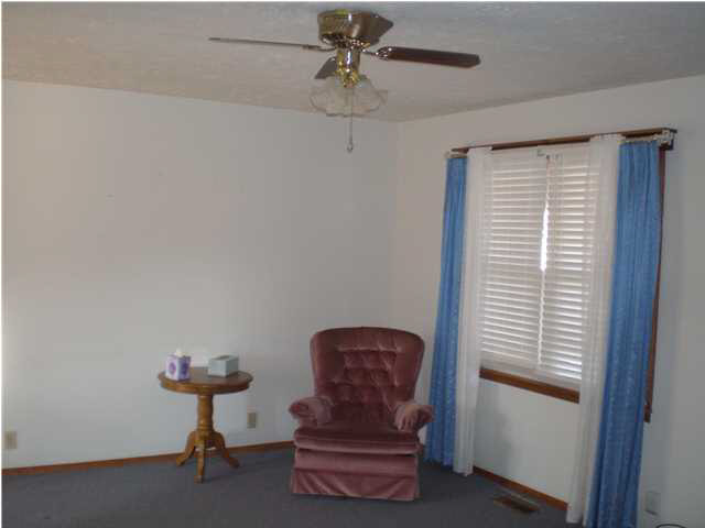 1743 Covey Dr, Boonville, IN 47601 photo 2
